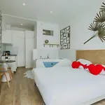 Modern Studio - 2P - Moulin Rouge
