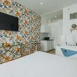 Modern Studio - 2P - Moulin Rouge